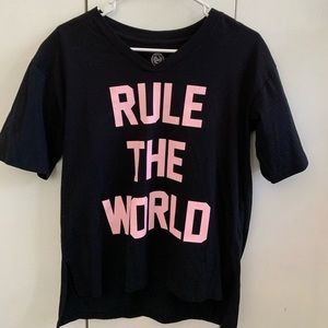 Black graphic tshirt